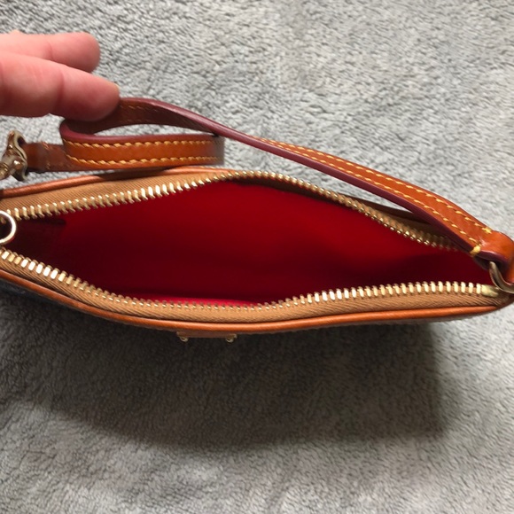 Dooney & Bourke wristlet - Picture 3 of 3